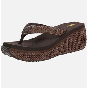 Volatile Island Platform Flip Flops size 6